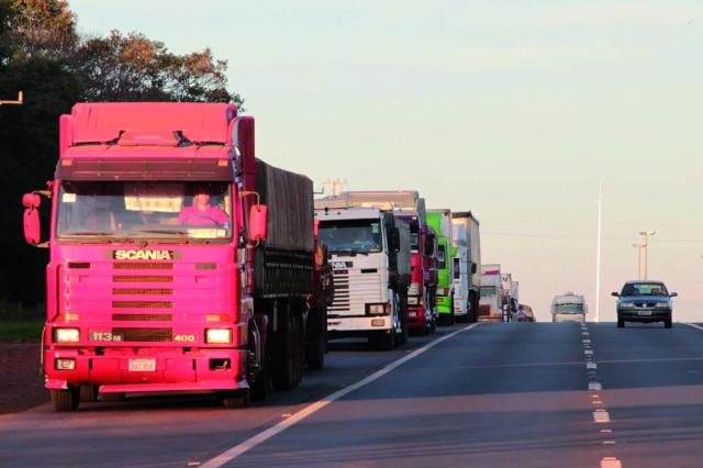 Tratado de Assunção prevê a livre circulação de veículos, bens e serviços