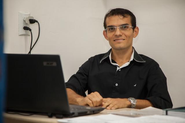 Jonas Fagundes, agente de crédito em Foz do Iguaçu (Foto: Kiko Sierich)