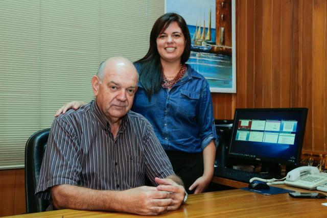 O pai Ivo e a filha Sinara: a família Kalichevski está há 42 anos no comando da empresa que faz a gestão contábil, trabalhista, fiscal e tributária e presta consultoria a pessoas físicas